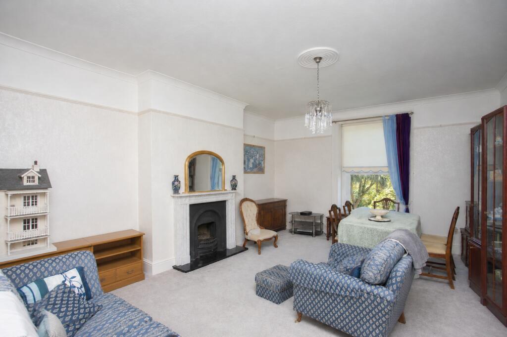 Apartment in Dover, Tower Hamlets - View 3