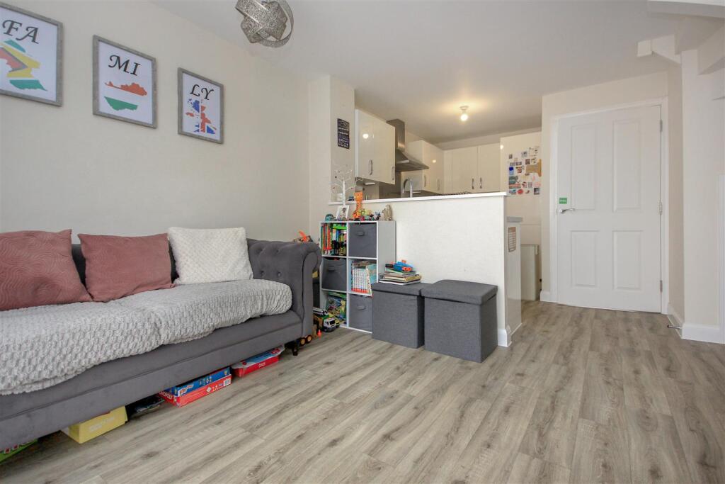 House in Wellingborough, Glenvale Park - View 5