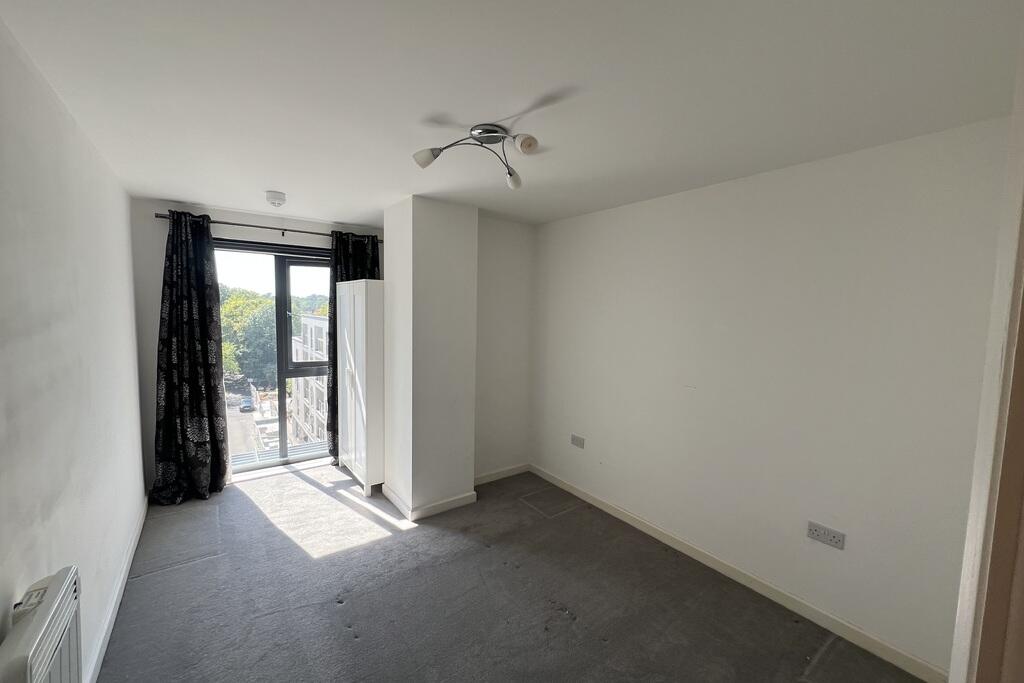Apartment in Woking, Westfield - View 5