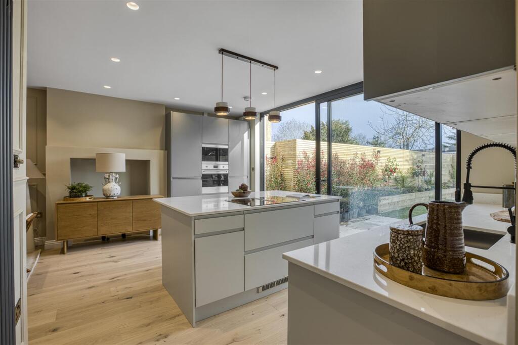 Main image of property: Fallow Court Avenue, North Finchley, N12