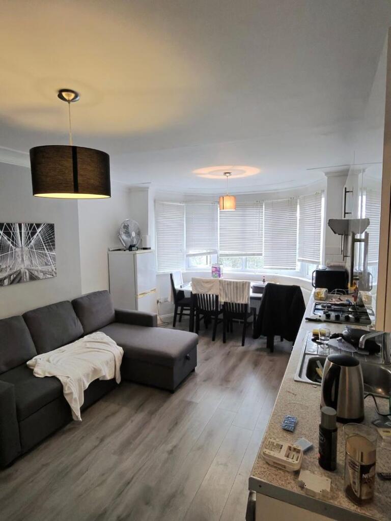 Flat 2A, 58 Highfield Avenue, Golders Green, London, Barnet, NW11 9UD photo 2