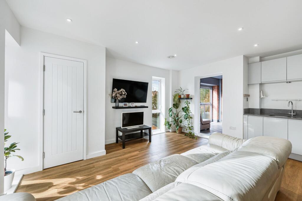 Apartment in London, Park Royal - More
