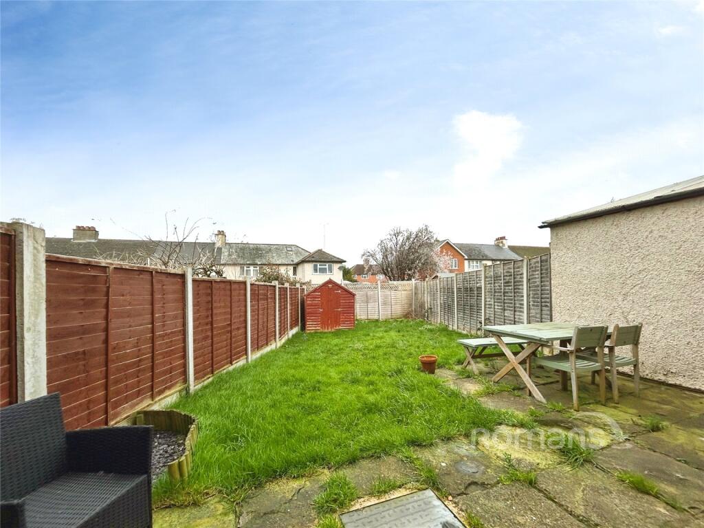 Goodden Crescent, Farnborough, Hampshire photo 4