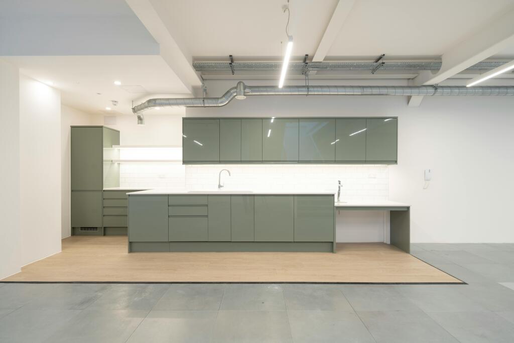 MC3993-9472-HR.jpg