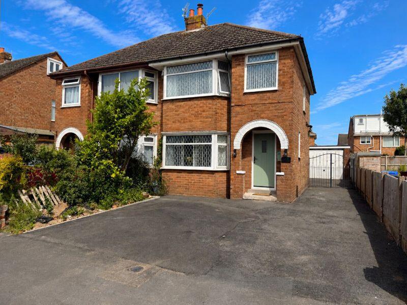 3-bed semi-detached on Oakmoor Avenue - Bispham - FY2 0EE, £160,000