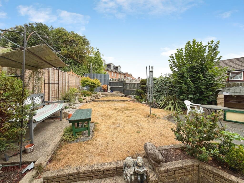 House in Rushmoor, East End, North Town - View 4