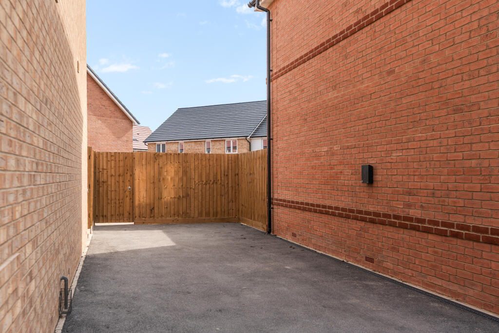 House in South Oxfordshire, Ladygrove, Didcot - View 2