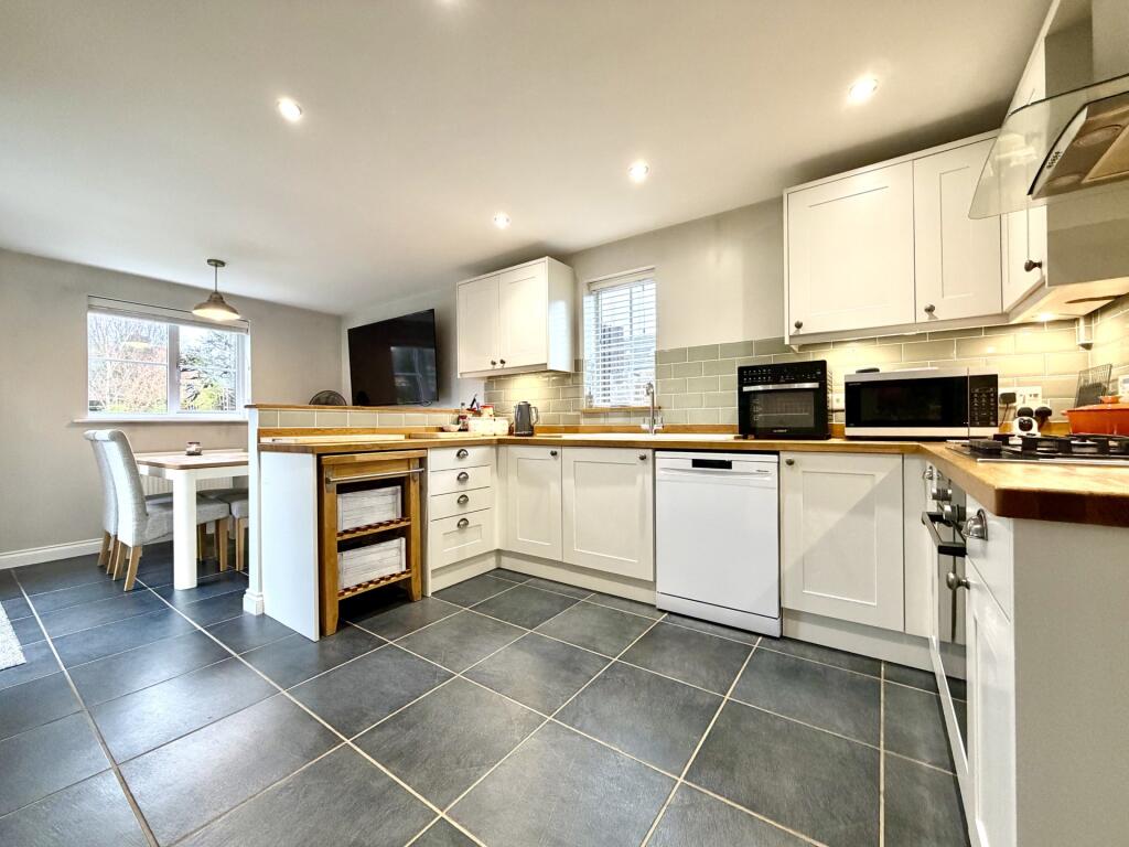 Longchamp Drive, Ely, Cambs photo 2
