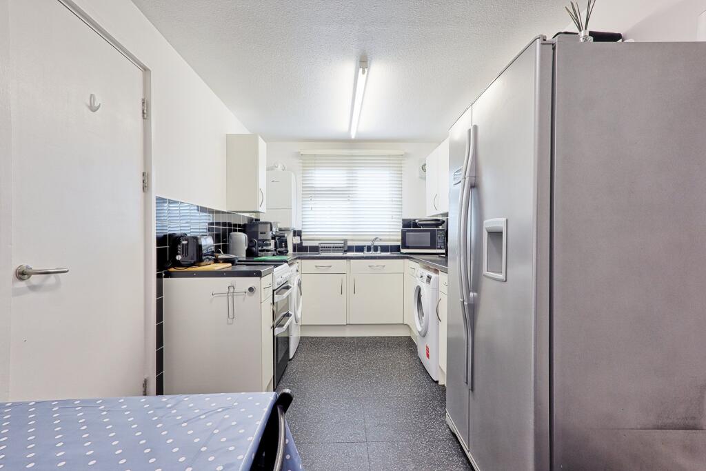 Hitchin Close, Romford, Essex, RM3 photo 4