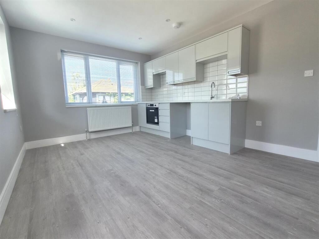 Apartment in Dartford - View 3