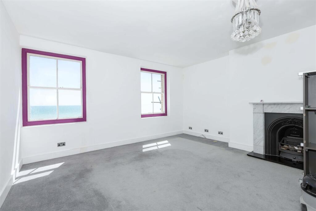 Apartment in Worthing, West Sussex - View 3