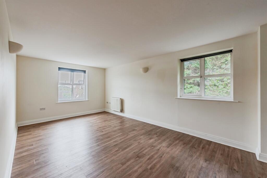 Apartment in Redhill - View 2