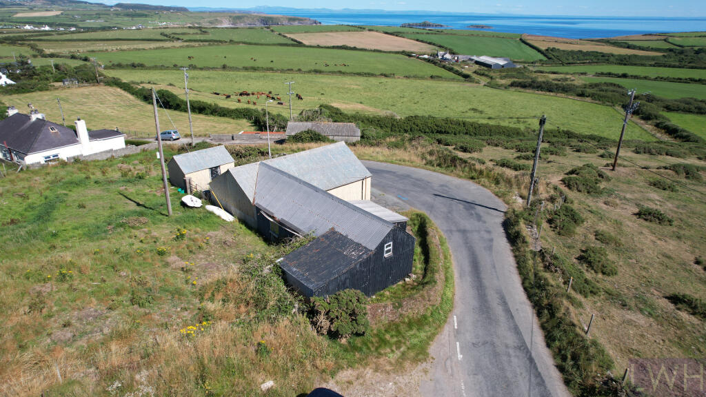 Garage at Delfryn, Uwchmynydd - More
