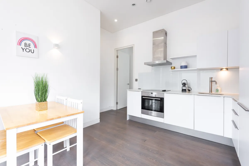 Apartment in London - View 5