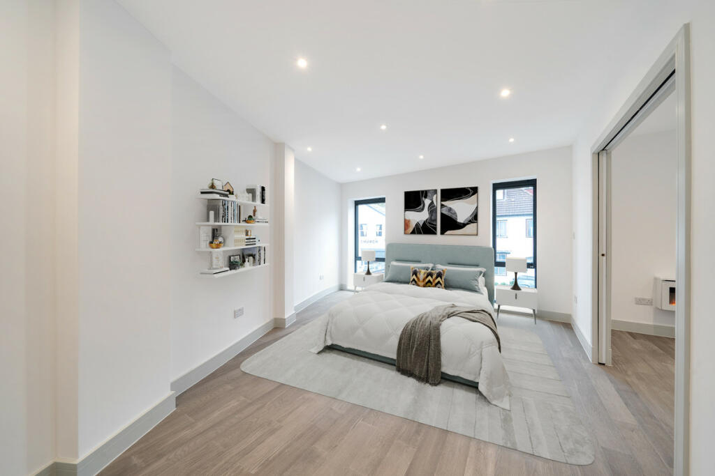 1-bed apartment on Norbury Crescent, London, SW16, £280,000