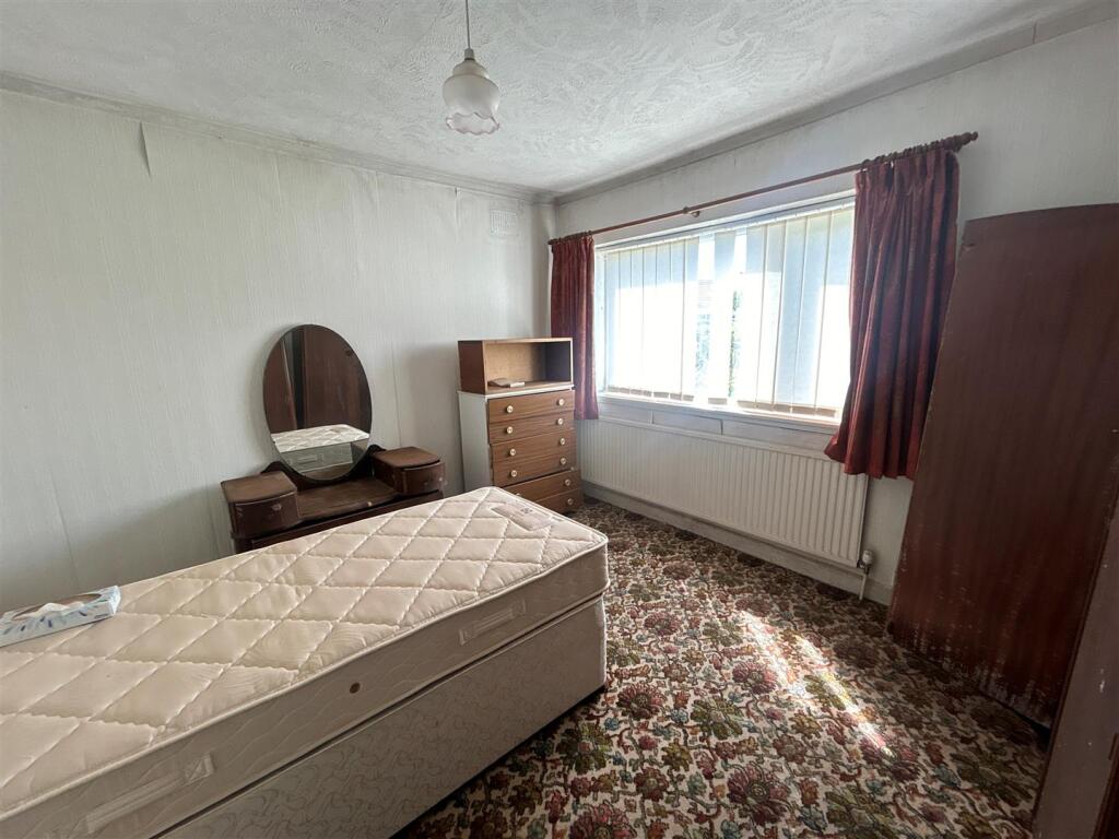 Shirley Avenue, Heald Green, Cheadle photo 5