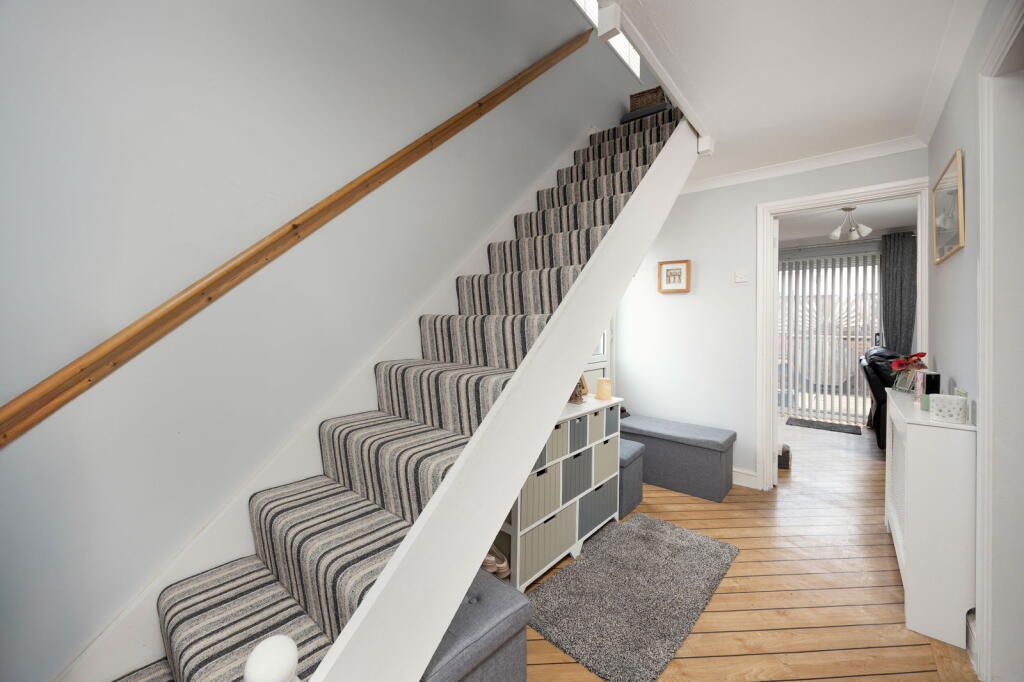 Stirling Road, Market Lavington, Devizes, SN10 4DD photo 3