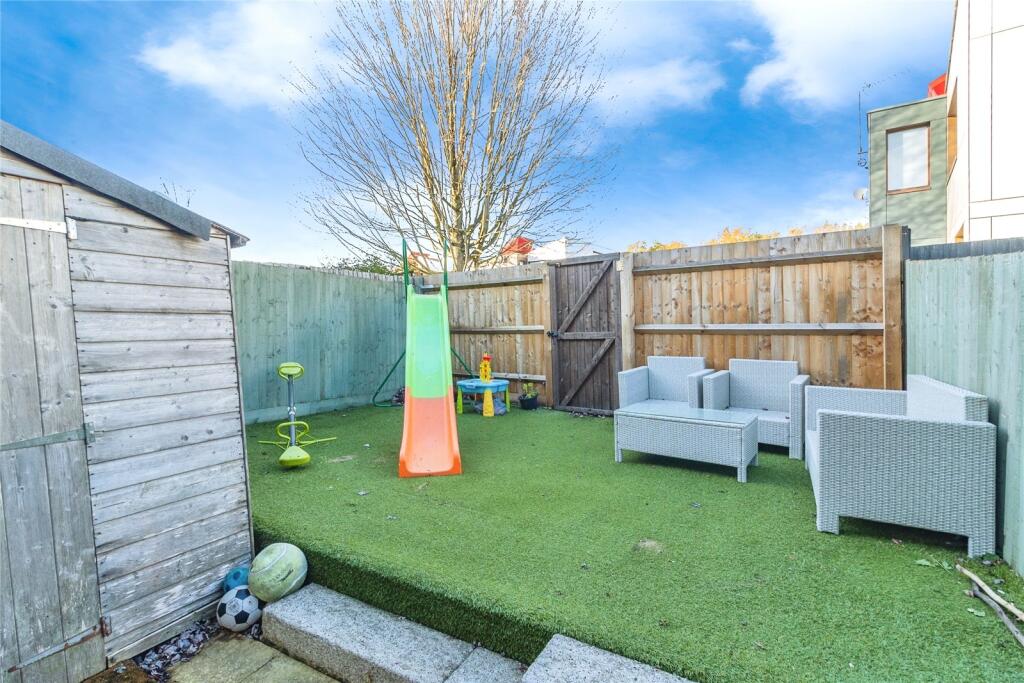 Milland Way, MILTON KEYNES, Buckinghamshire, MK4 photo 3