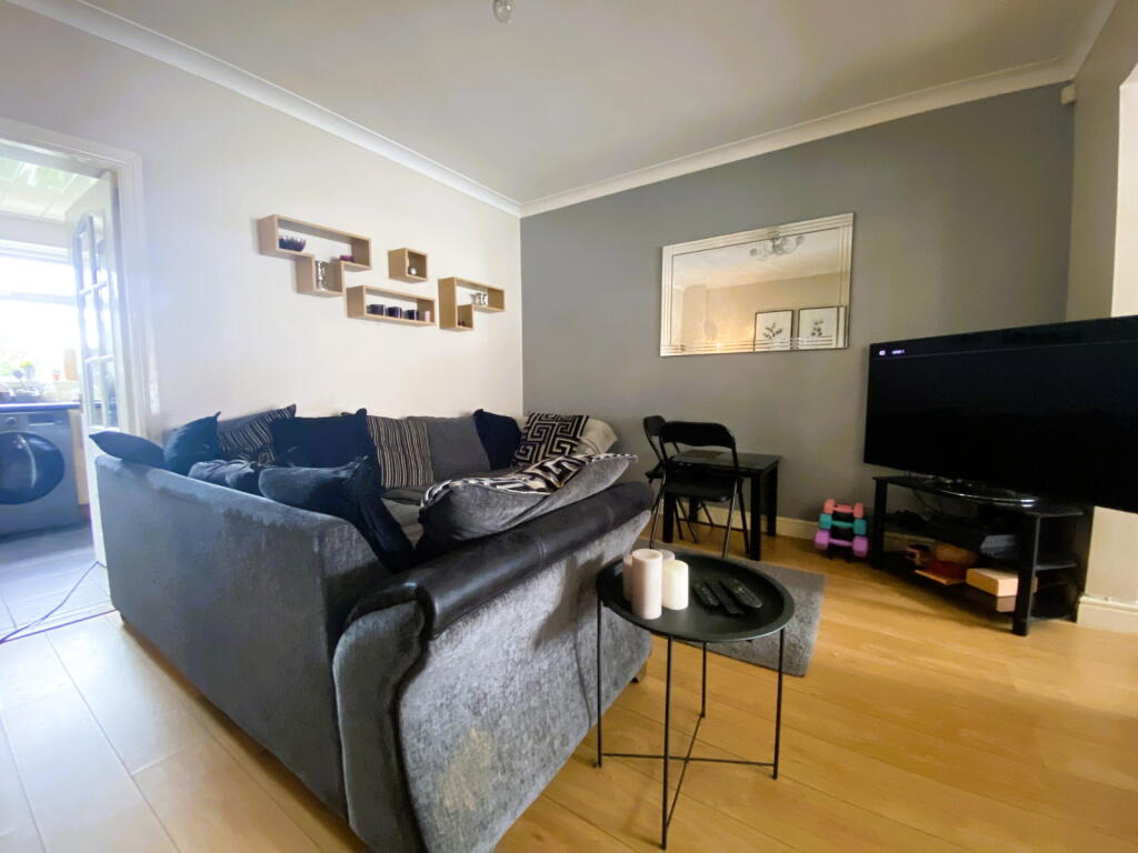 4 Albany Street, Watersheddings, Oldham OL4 2NT - View 2