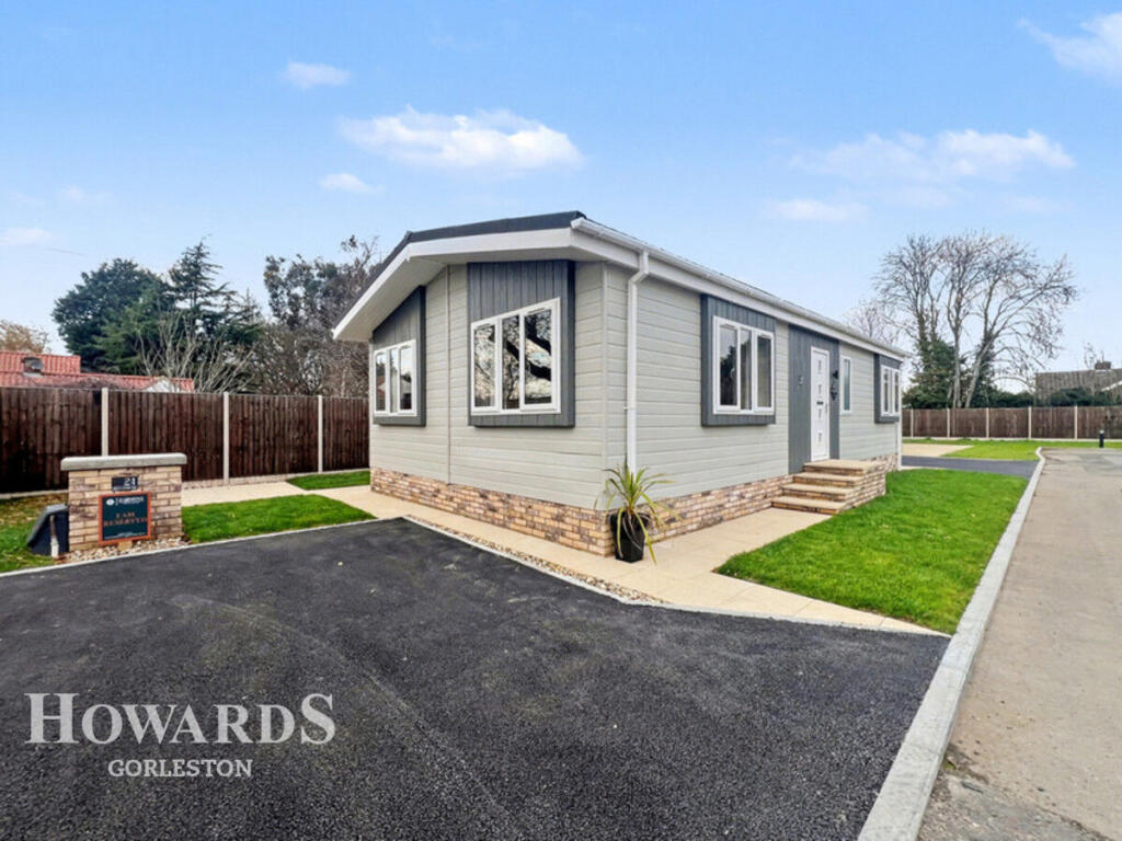 2-bed caravan on Belton Country Park, Belton, £180,000