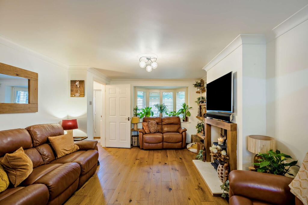 Brookfield, Weald Hall Lane, Thornwood, CM16 photo 3