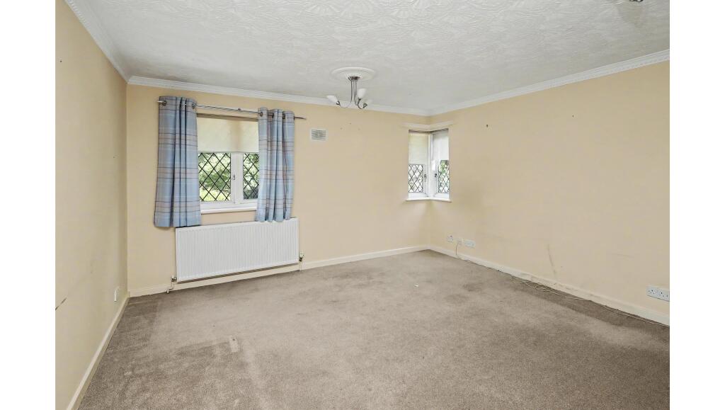 Apartment in London, Chingford Mount, Highams Park - View 2