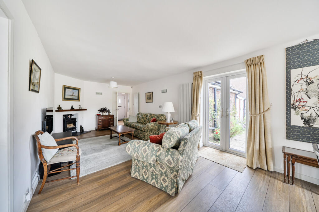 House in Upper Basildon, Basildon - More
