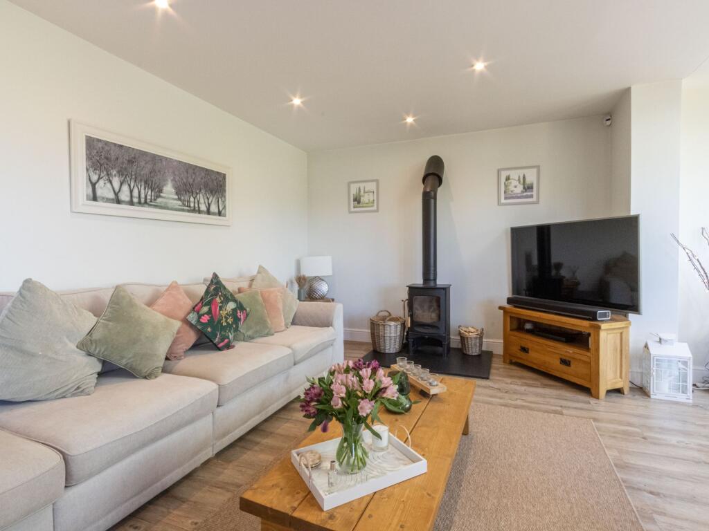 House in Hart, Winchfield - View 3