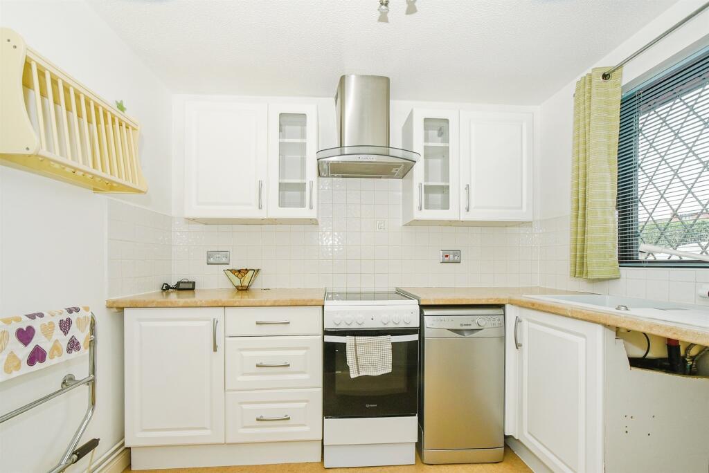 Cherry Tree Court, Calne photo 4