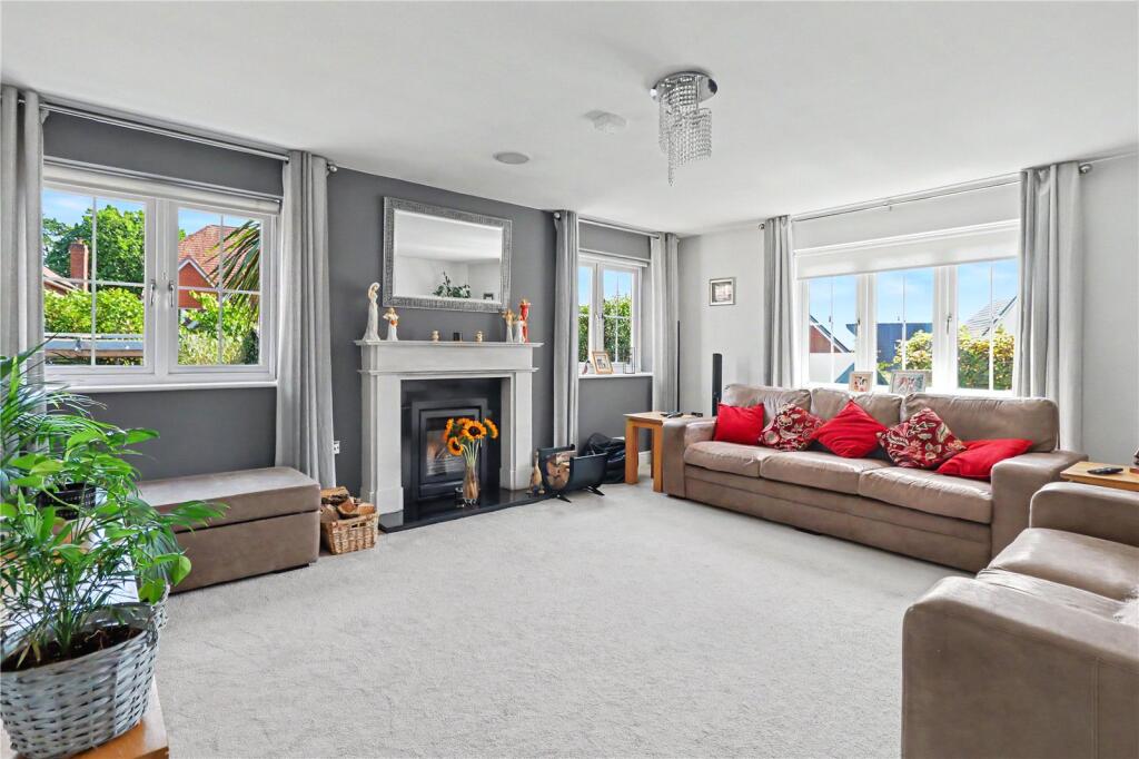 House in Haywards Heath, Upper Bolnore - View 4