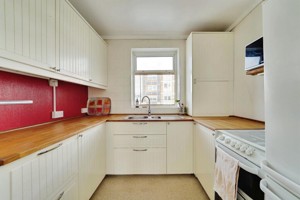 Apartment in Milton Keynes, Central Bletchley, Bletchley - View 5