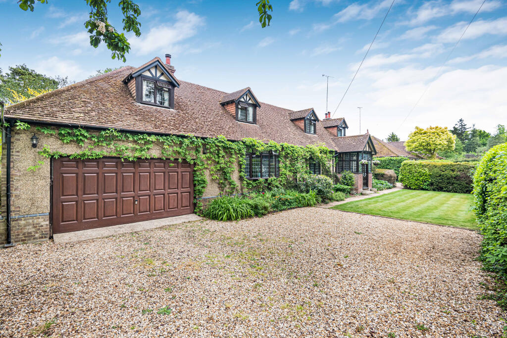 Main image of property: Caddington Common, Markyate, St Albans, AL3