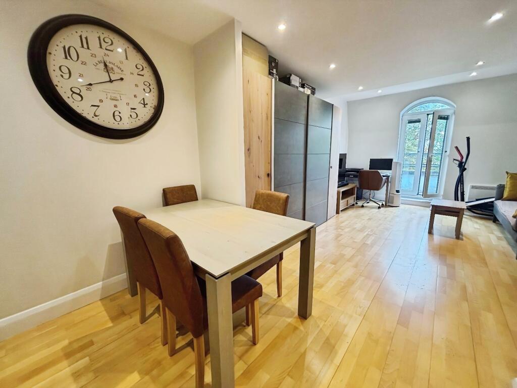 Apartment in Staines-upon-Thames - View 4