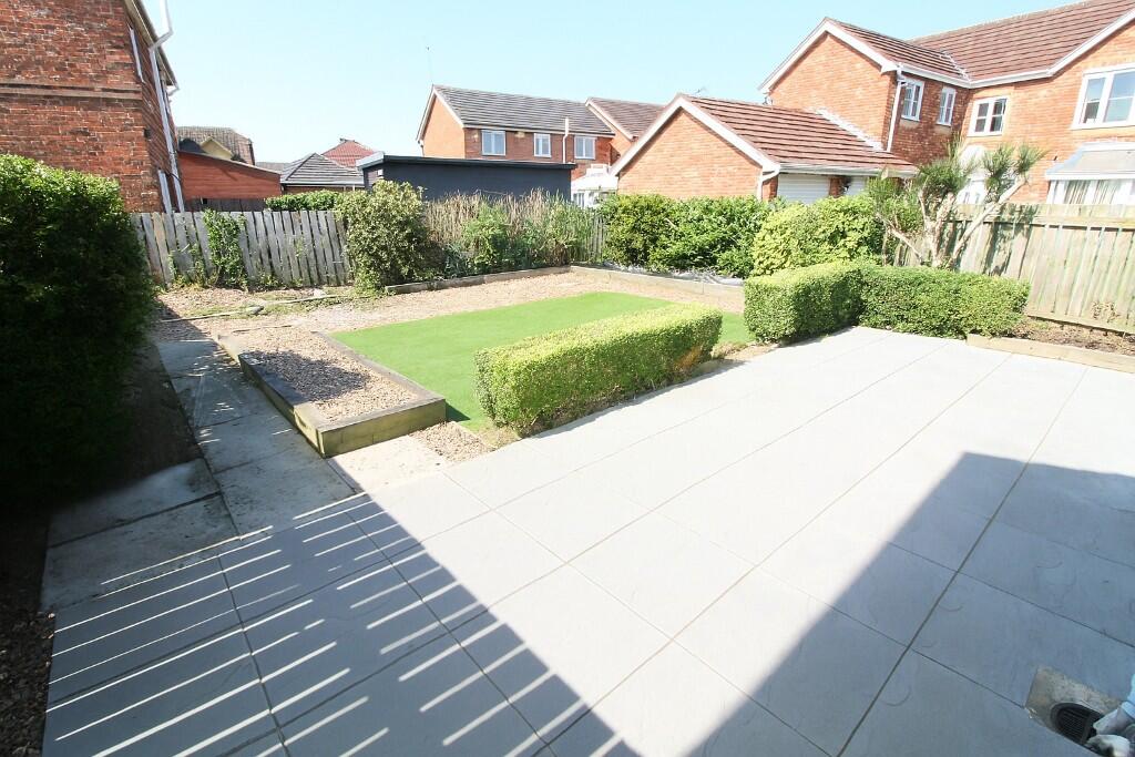 Broadwaters, Kingswood,  Hull, East Riding Of Yorkshire, HU7 photo 3