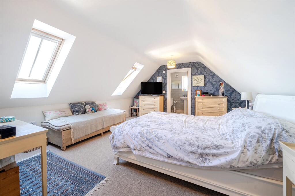 House in Silverstone, West Northamptonshire - View 4