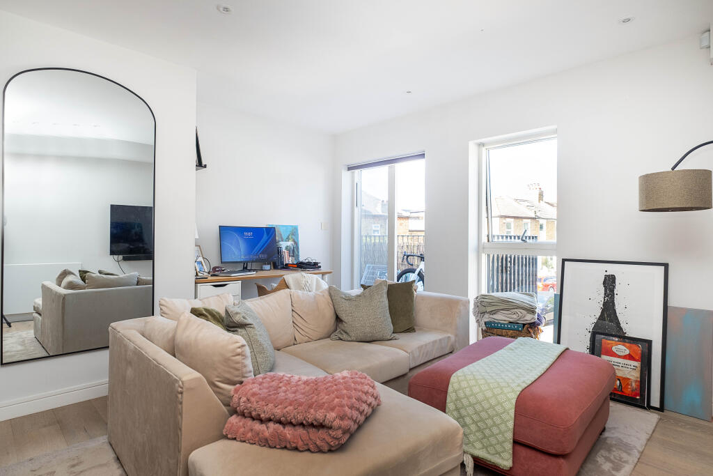 Apartment in London - View 5