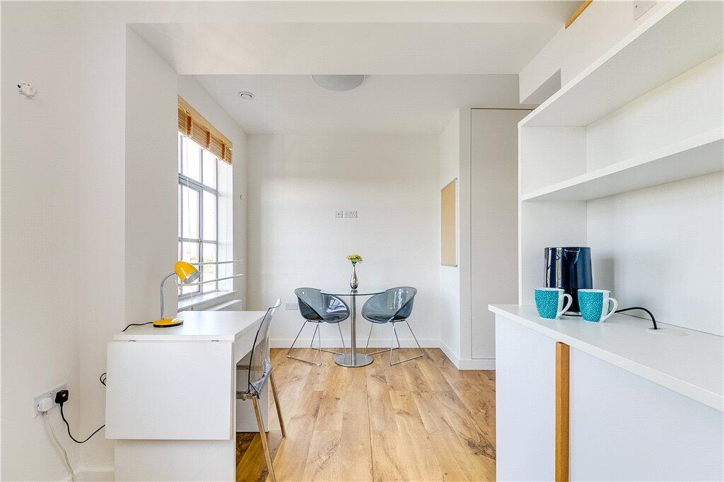 Apartment in London - More