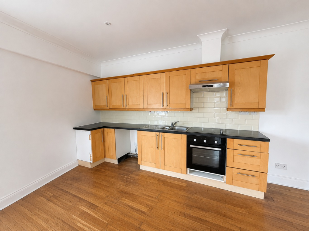 Apartment in Castle Point, Essex - View 3