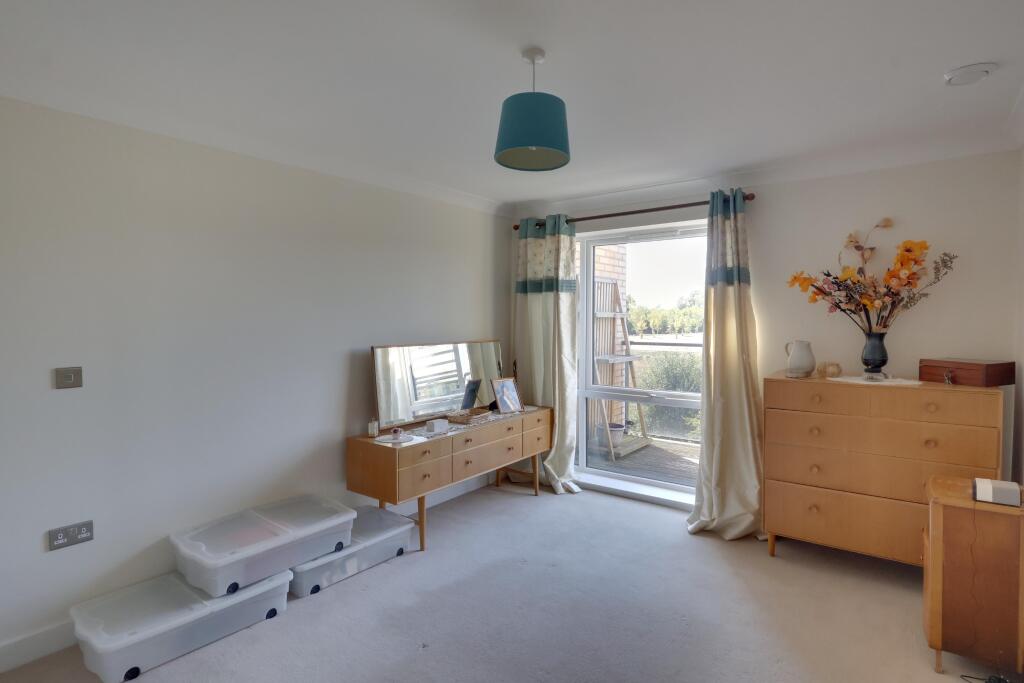 Apartment in Havant, Hampshire - View 4