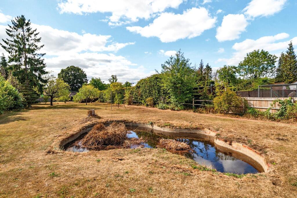 House in Elmbridge, Surrey - View 4