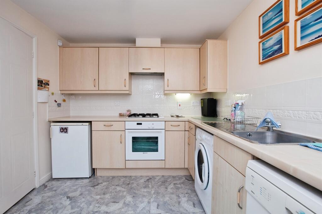 St. Cleeve Way, Ferndown photo 4