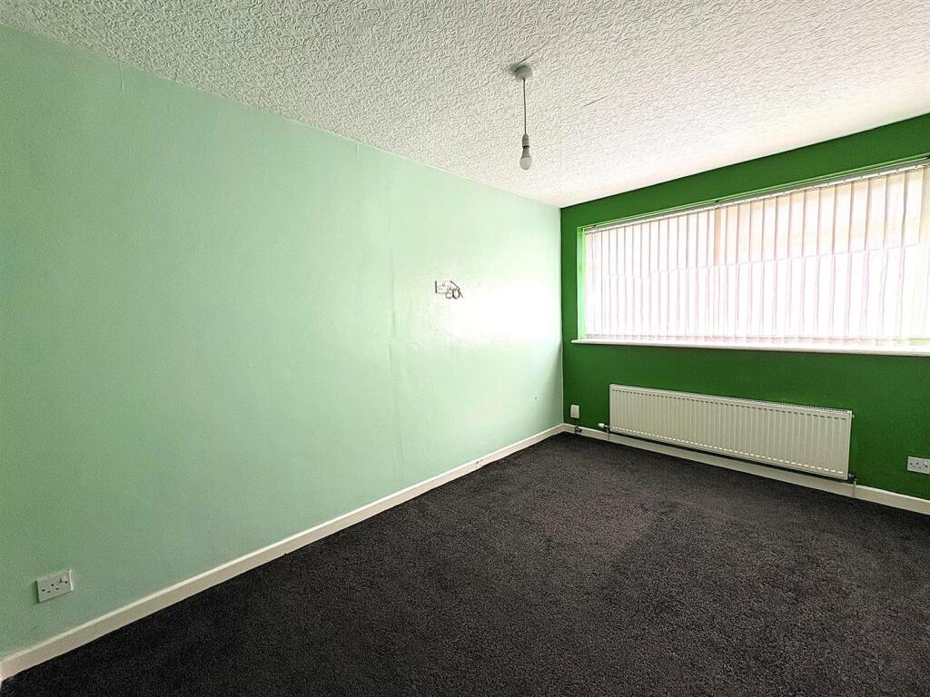 House in Leigh, Bedford - More