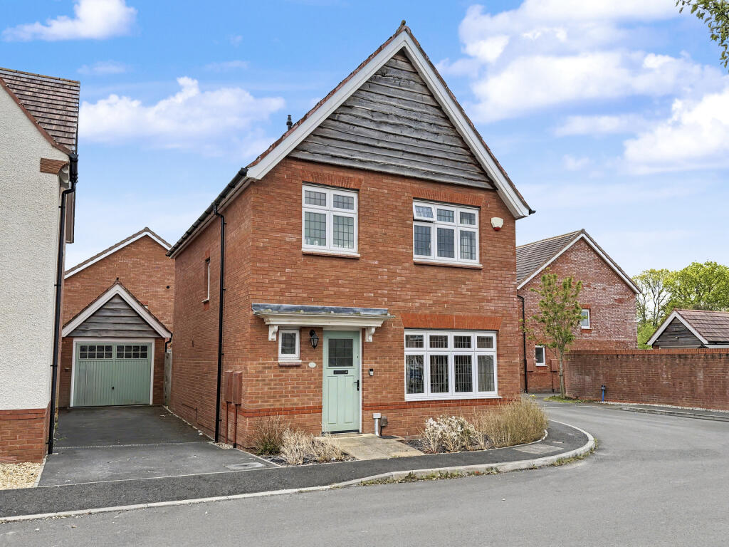 Main image of property: Mallard Close, Kingsteignton, Newton Abbot