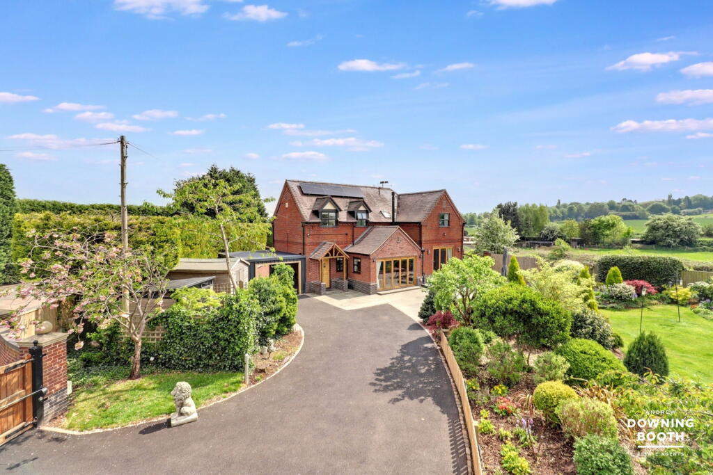 4-bed detached on Fosseway Lane, Lichfield - With Over 4.5 Acres Of Gardens & Field, £1,100,000