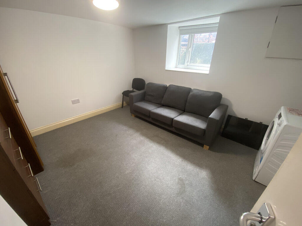 6 bedroom terraced house for rent