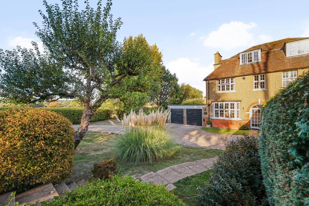 House in Hertsmere, South Mimms and Ridge - View 2