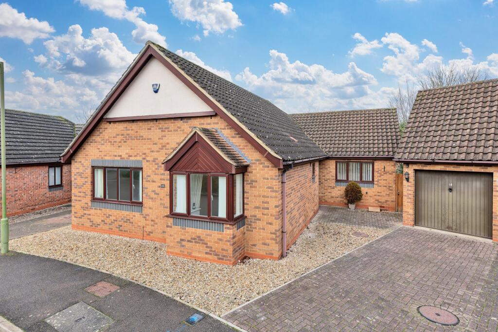Main image of property: Curlew Crescent, Royston, SG8