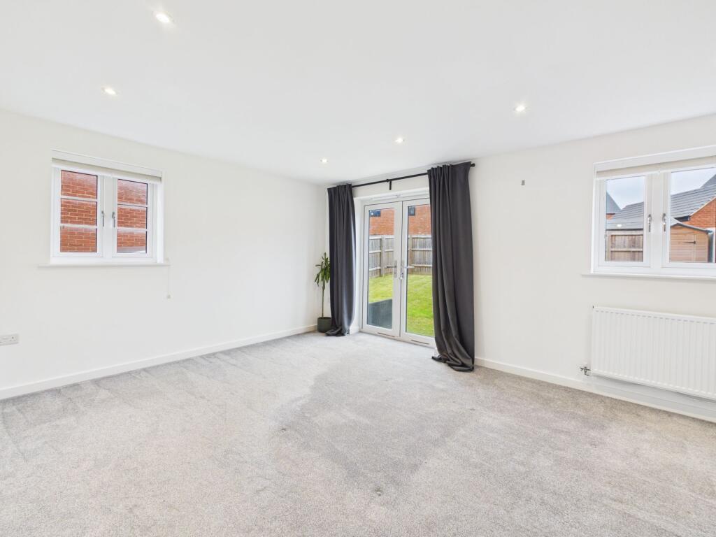 House in Towcester, West Northamptonshire - View 2