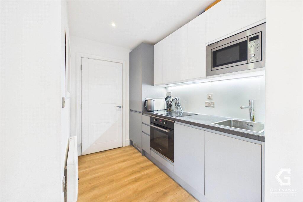 Apartment in Redhill - More