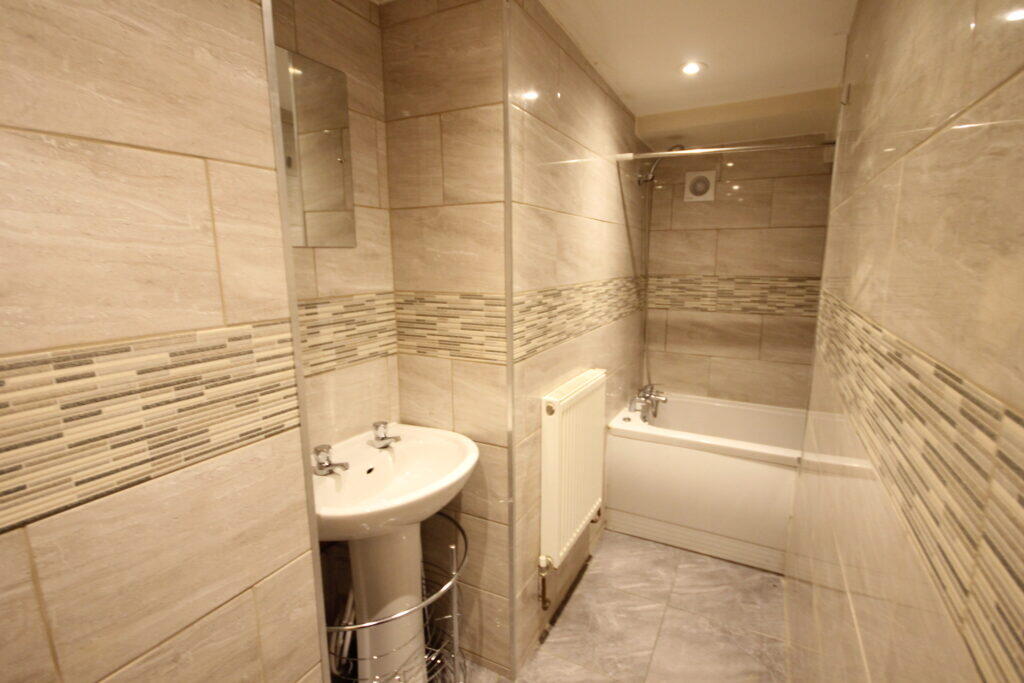 6 bedroom terraced house for rent